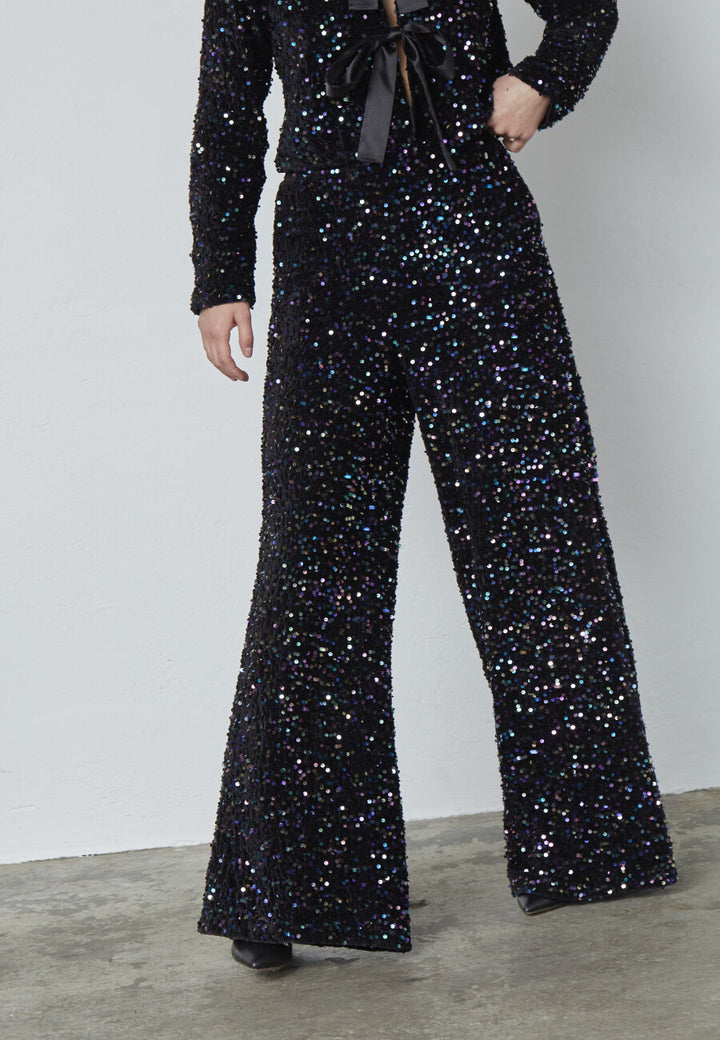 Sisters Point - Nyla Pant