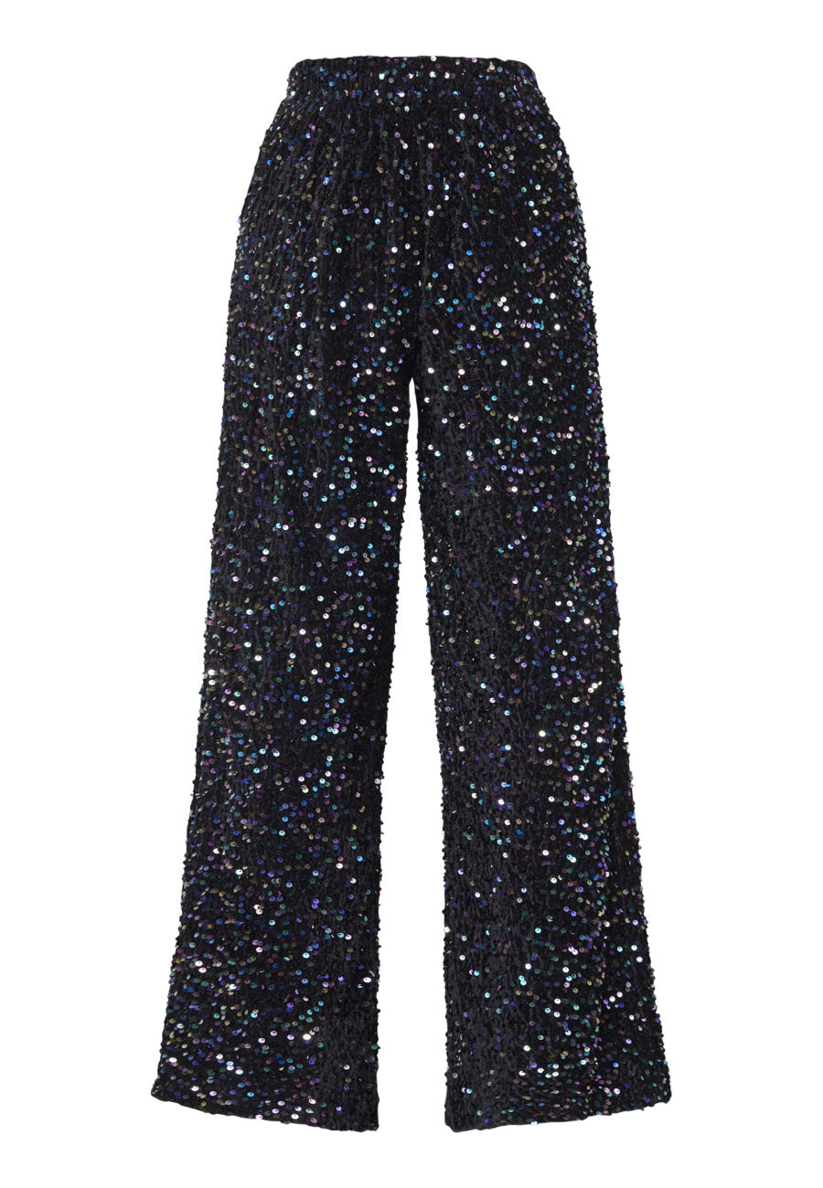 Sisters Point - Nyla Pant