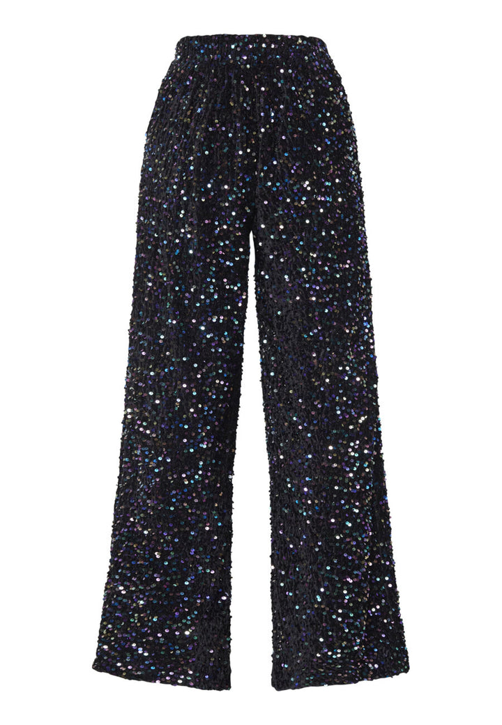 Sisters Point - Nyla Pant