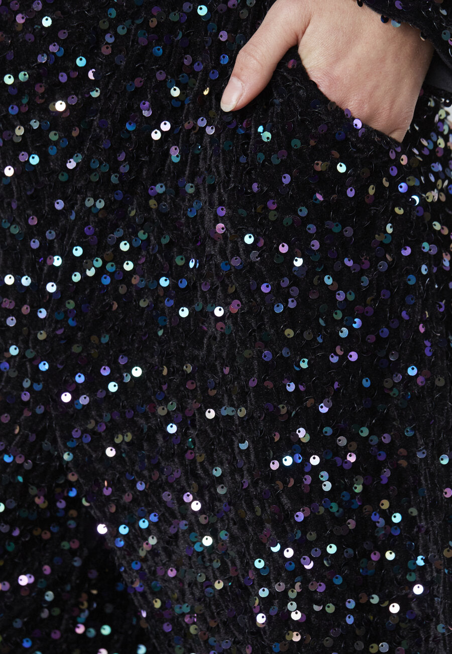 Sisters Point - Nyla Pant