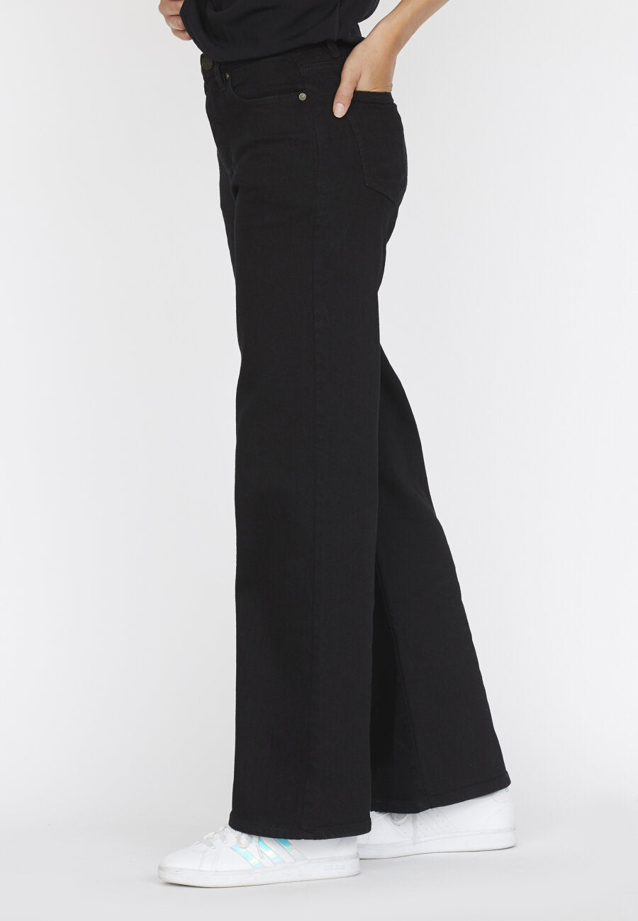 Sisters Point - Owi Jeans