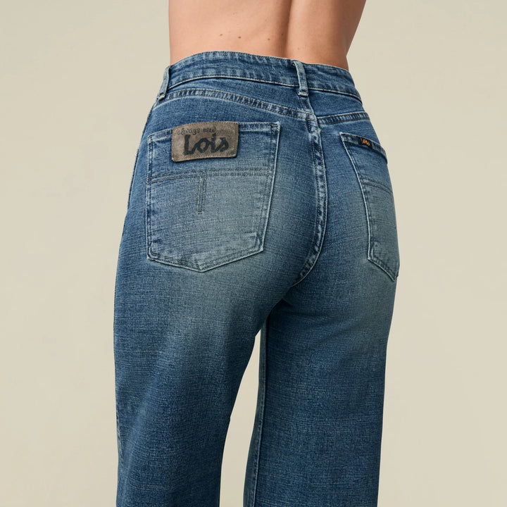 Lois - Rosalia Bull Timeless