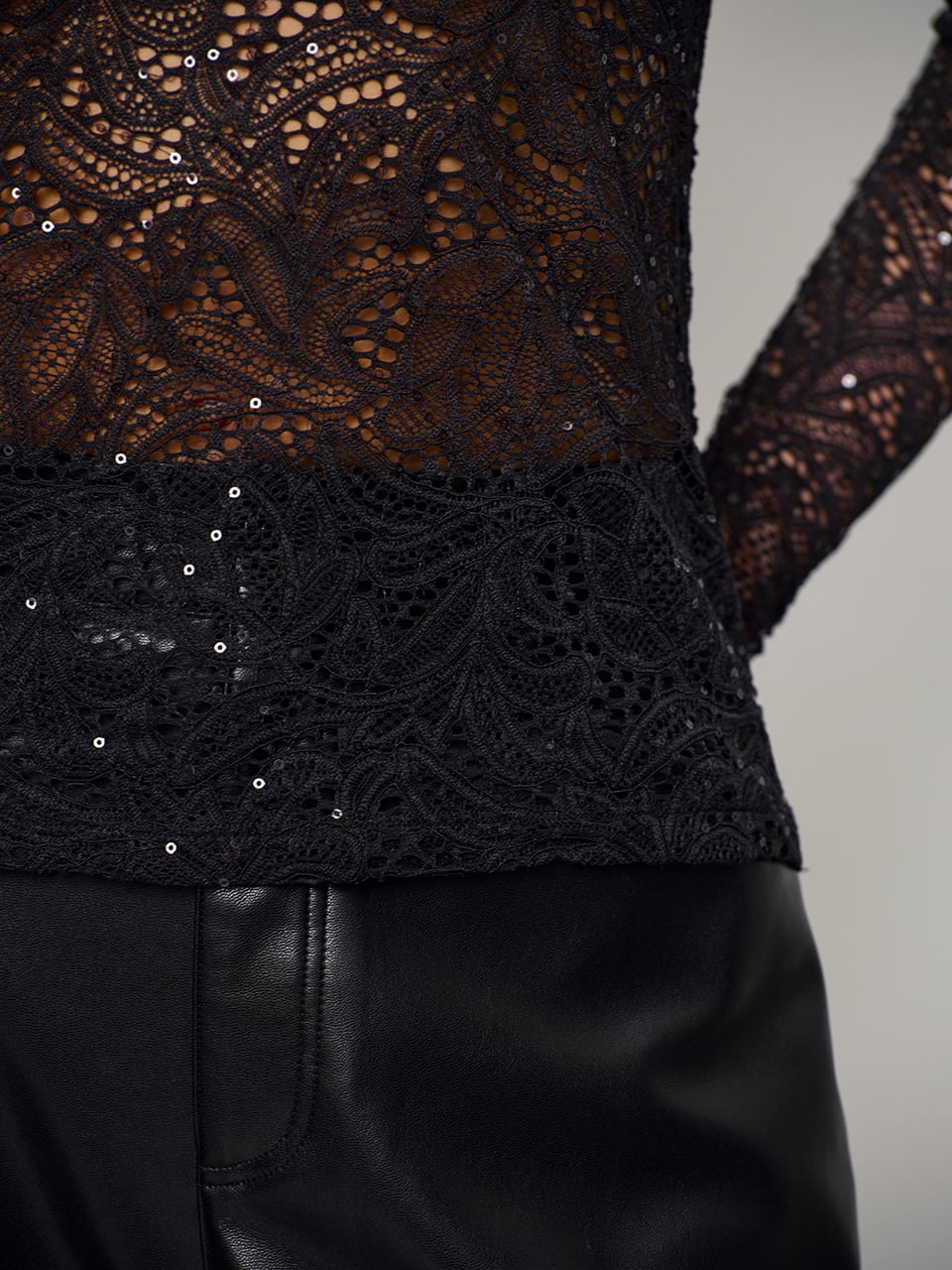 Dante6 - Nicyra lace turtle neck top-detailfoto