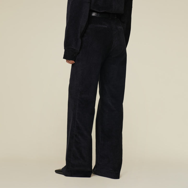 Lois - Jasmine Luton Suit Black