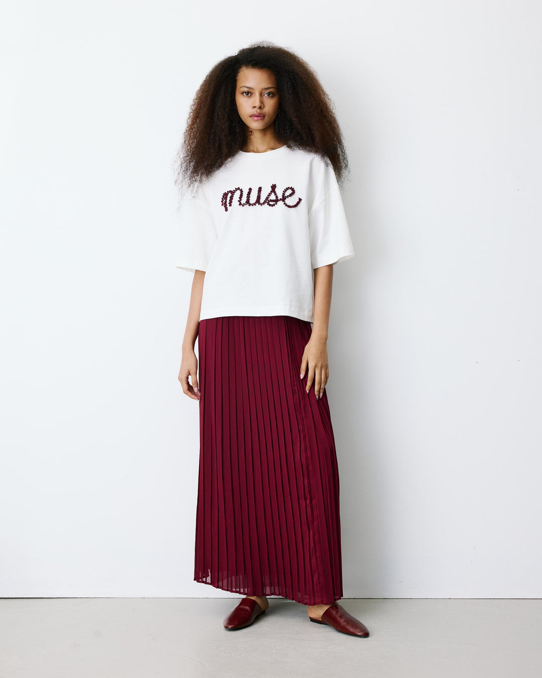 Grace&Mila - Embroidered slogan T-shirt Borys-voorzijde