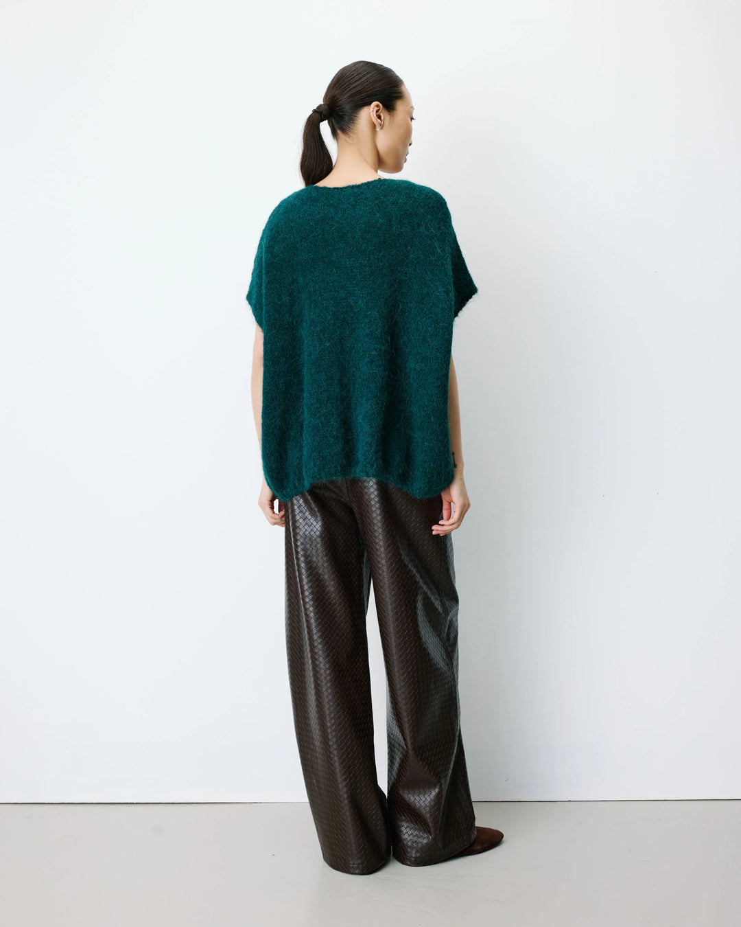 Grace&Mila - Sleeveless V-neck sweater Atticus-achteraanzicht