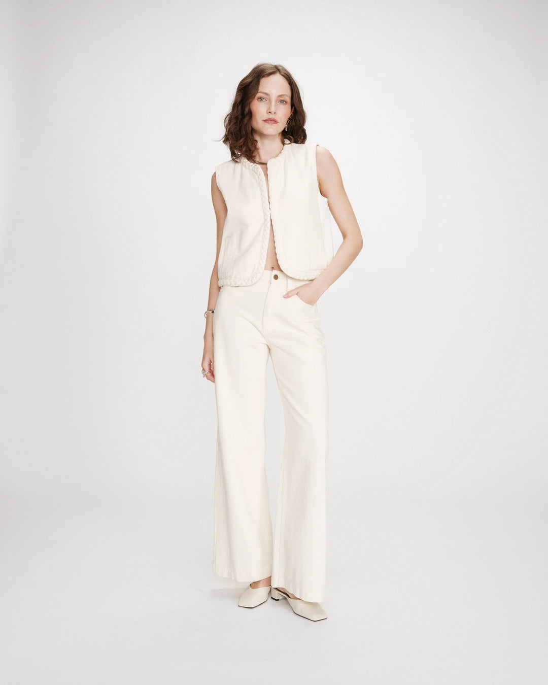 Grace&Mila - Sleeveless jacket ecru Verona-aanfoto