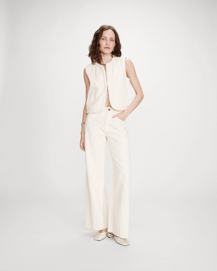 Grace&Mila - Sleeveless jacket ecru Verona-aanfoto