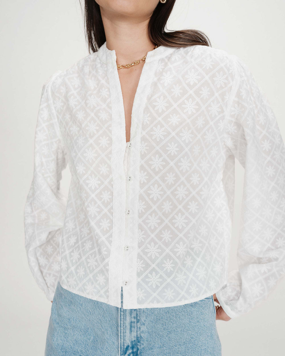 Grace&Mila - Vandita eyelet embroidery blouse-vooraanzicht