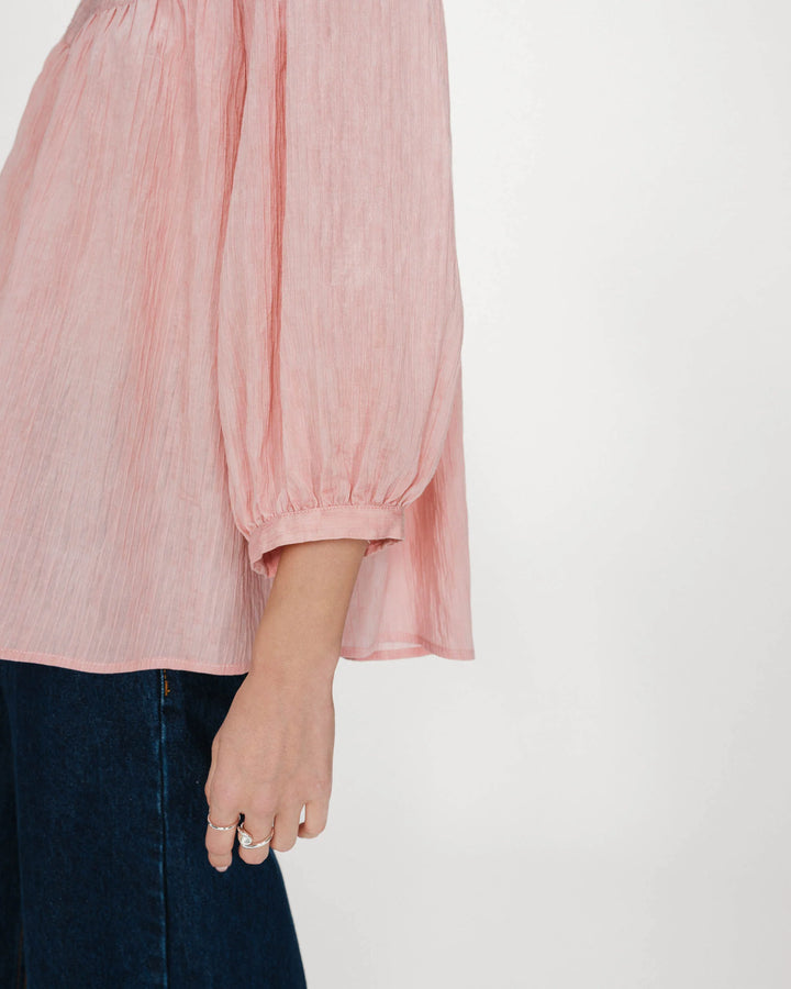 Grace&Mila - Vanille Balloon-sleeve blouse-detail mouw