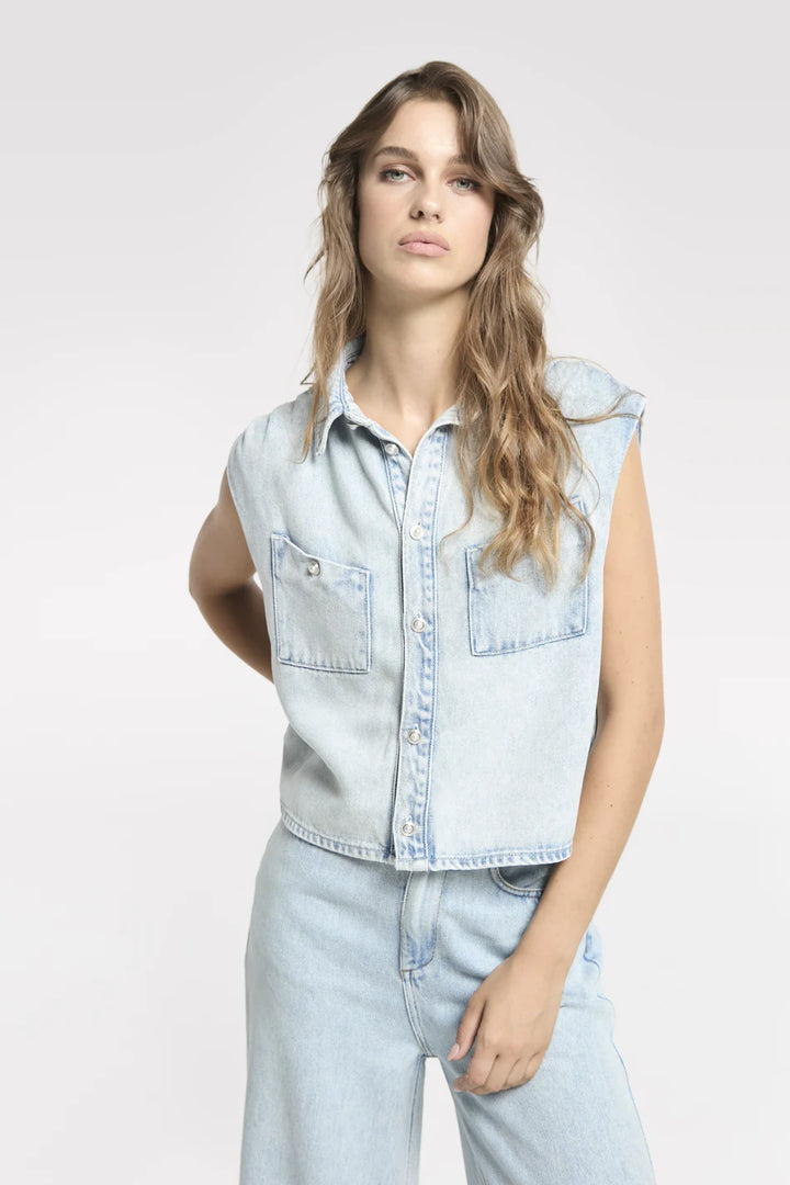 Homage -Sleeveless Denim Blouse With Pleats-vooraanzicht