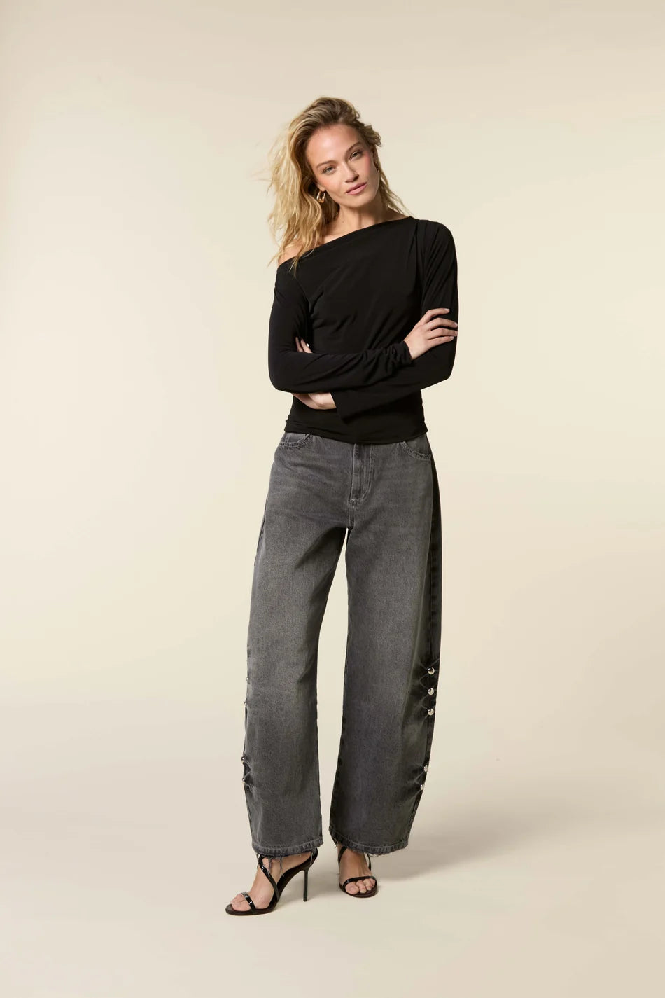 Homage - Dean Curved Baggy Jeans With Big Studs-voorzijde