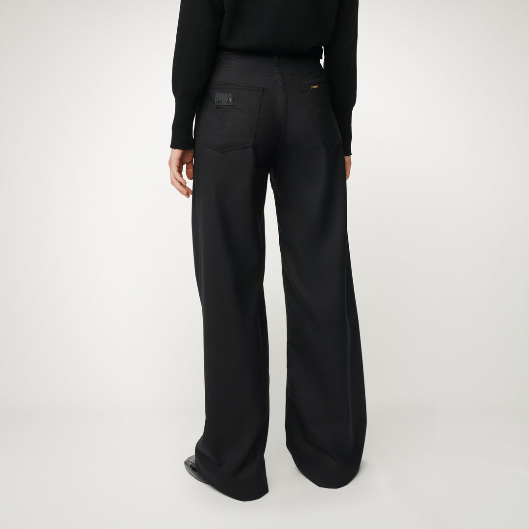 Lois - Skater Caster Fleece black - achteraanzicht